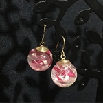 月花❁１番人気！﻿ピンク薔薇のハーバリウムピアス