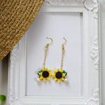 再再販！ひまわりのゆれるピアス。つまみ細工。