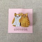 陶土のねこのブローチ(寄り添う子猫)