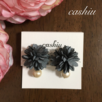 フラワー×コットンパールのイヤリング/ピアス(グレー)