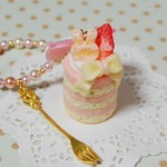 【2】ストロベリーケーキ／バッグチャーム