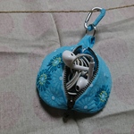 ボタニカル刺繍のまんまるイヤホンケース