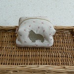 シェルティ　シルエット刺繍　茶　キャラメルポーチ