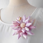 着物で作る大きなダリア　ピンクぼかし　クリップコサージュ