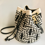 大きめコットンニットバケツ巾着ショルダー  モノトーン