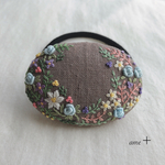 薔薇と小花  刺繍ヘアゴム5.5  ブローチへ変更可能☆