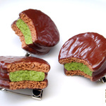 チョコパイのブローチ【ココア×抹茶】