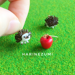 チクチクするよ！ハリネズミと林檎のピアス