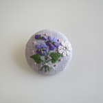 刺繍のブローチ（すみれ）