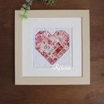飾るキルト　「フレームに入れた赤いハートのミニキルト」30cm角