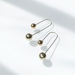 メタリックロングフックピアス（ゴールド）