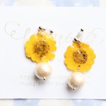 【sale】Yellow flower♡　ゆれるピアス/樹脂ノンホールピアス（イヤリング）