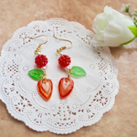 小さないちごのピアス