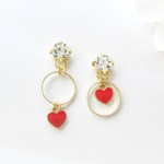 SALE☆*2140*赤いハートアシンメトリーイヤリング／ピアス
