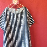 ハーフサークル模様　半袖ワンピース　紺