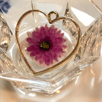 お花の刺繍のペンダントトップ(ローダンセ)   (受注生産)