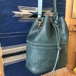 デニムと相性バッチリ 総手縫いショルダー巾着バック