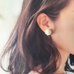 ＊再販＊◯送料無料◯白いお花のシンプルピアス／イヤリング