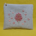 2270m様専用ページ　サンゴ色の花束の手刺繍ポーチ　c