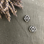 【イヤリング/ピアス】オルテガ柄のくるみボタンイヤリング/ピアス