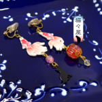 【sale】金魚と気になる猫イヤリング・ピアス