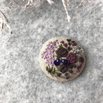 40mmビーズ刺繍ブローチリネン生地
