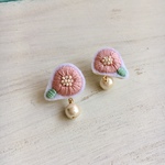 北欧 ピンク お花 刺繍 イヤリング