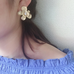 ビンテージなお花のイヤリング