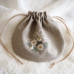  カモミールの刺繍巾着ポーチ