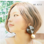 No.B253 大人可愛い✩︎⡱ウェーブビーズ のお洒落ピアス / イヤリング