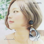 No.A371  おおぶり⁂ 大理石調 × ビリジアンのお洒落ピアス / イヤリング