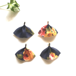 ☆39☆　レトロ花柄 紺　ふんわりタッセル  小　♡4個セット♡