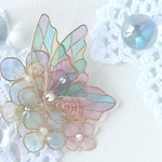ステンドグラスの蝶と紫陽花のブローチ