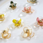 透き通るカラフルなお花イヤリング