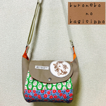 きりん刺繍のショルダーバッグ