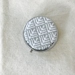 ＊再販＊ こぎん刺しのピルケース〈松笠〉