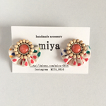赤カボションフリルビーズ刺繍