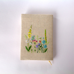 花の刺繍のブックカバー