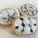 6月「雨に濡れた花」ブローチ