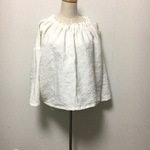 リネン　フリルギャザースモックブラウス　オフ白