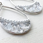 《再販》水晶と白サンゴの大きめドロップピアス/イヤリング          