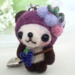【羊毛フェルト】チビブドウくまちゃんのストラップ 