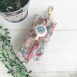  小さなお子様でも安心！ランドセル用リール付きキーケース(YUWAシャモニー花柄 ピンクブルー系）