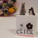 生意気ねことお花のピアス(白×紫)