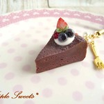 ガトーショコラのストラップ（ミックスベリー）