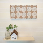 ホワイトフラワー（ベージュ）のファブリックパネル 40cm×20cm  