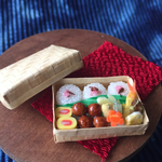 ミニチュア 竹かご 桜おにぎり弁当