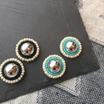 メタリックカボションビーズ刺繍ピアス