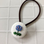 送料無料●刺繍のくるみぼたん。ヘアゴム。