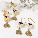 【ホワイト】ビオラとハリネズミのピアス＆イヤリング